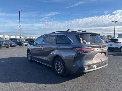 2021 Toyota Sienna XLE 7 Passenger