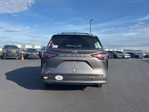 2021 Toyota Sienna XLE 7 Passenger