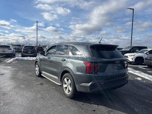 2022 Kia Sorento LX