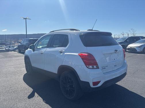 Summit White 2022 Chevrolet Trax LT