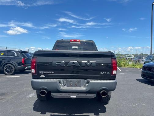 Brilliant Black Crystal Pearlcoat 2016 RAM 1500 Rebel