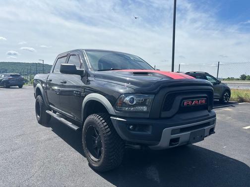 Brilliant Black Crystal Pearlcoat 2016 RAM 1500 Rebel