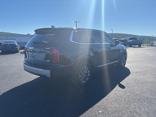 2023 Kia Telluride LX