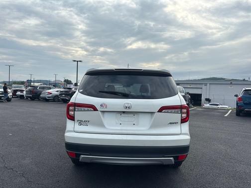 White 2019 Honda Pilot EX