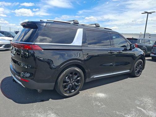 Aurora Black 2022 Kia Carnival SX