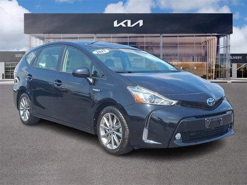 2017 Toyota Prius v Five