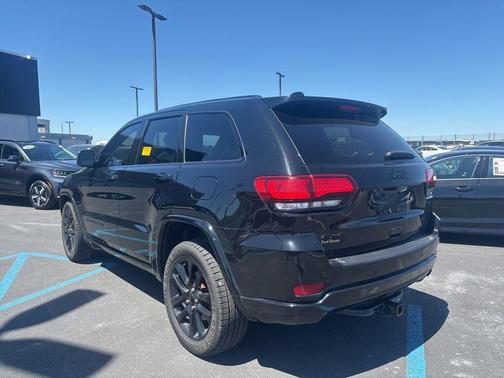 Diamond Black Crystal Pearlcoat 2021 Jeep Grand Cherokee Laredo