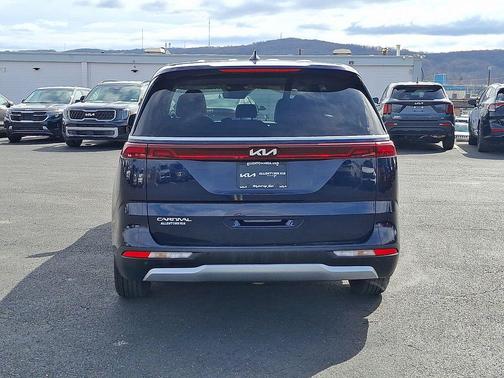 2024 Kia Carnival LX