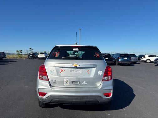 Silver Ice Metallic 2019 Chevrolet Trax LS