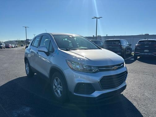 Silver Ice Metallic 2019 Chevrolet Trax LS