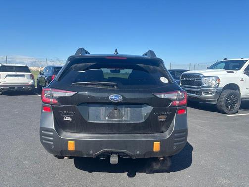 Crystal Black Silica 2024 Subaru Outback Wilderness
