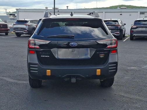 Crystal Black Silica 2024 Subaru Outback Wilderness