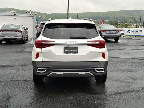 Snow White Pearl 2023 Kia Seltos S