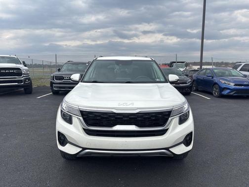Snow White Pearl 2023 Kia Seltos S