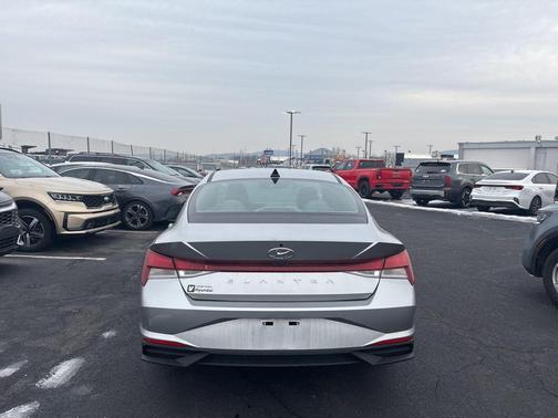 2021 Hyundai ELANTRA SE