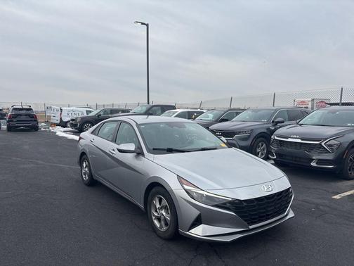 2021 Hyundai ELANTRA SE