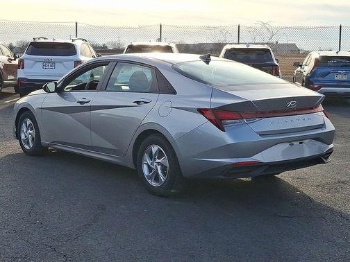 2021 Hyundai ELANTRA SE