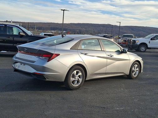 2021 Hyundai ELANTRA SE