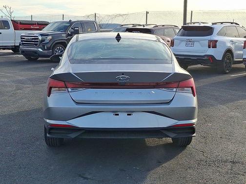 2021 Hyundai ELANTRA SE