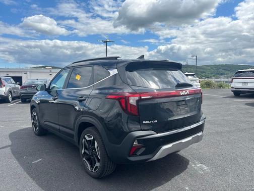 Fusion Black 2024 Kia Seltos SX