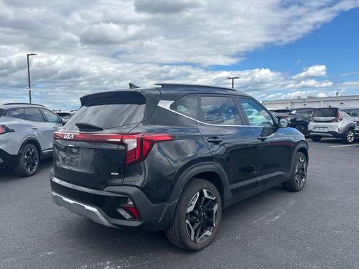 Fusion Black 2024 Kia Seltos SX