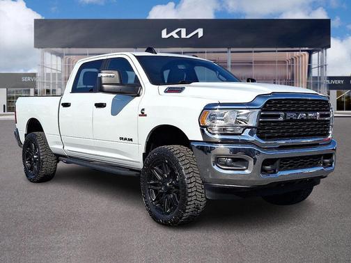 Bright White Clearcoat 2024 RAM 2500 Big Horn Crew Cab 4x4 6'4' Box