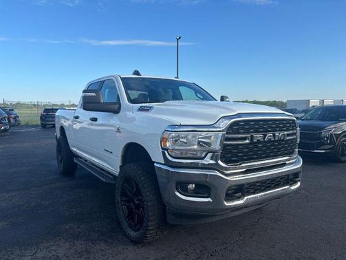 Bright White Clearcoat 2024 RAM 2500 Big Horn Crew Cab 4x4 6'4' Box