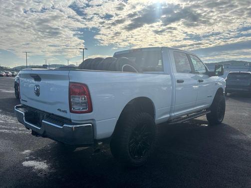 Bright White Clearcoat 2024 RAM 2500 Big Horn Crew Cab 4x4 6'4' Box