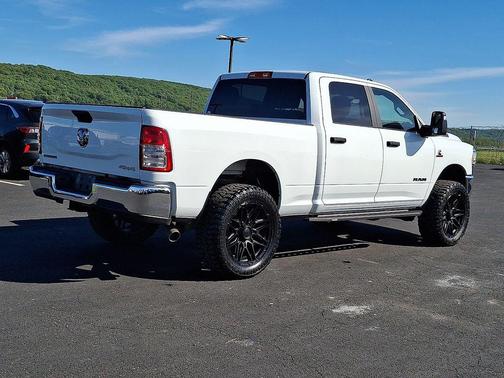 Bright White Clearcoat 2024 RAM 2500 Big Horn Crew Cab 4x4 6'4' Box