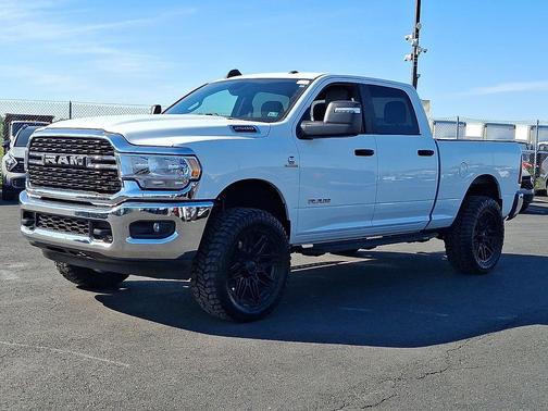 Bright White Clearcoat 2024 RAM 2500 Big Horn Crew Cab 4x4 6'4' Box