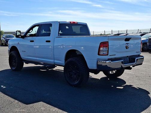 Bright White Clearcoat 2024 RAM 2500 Big Horn Crew Cab 4x4 6'4' Box