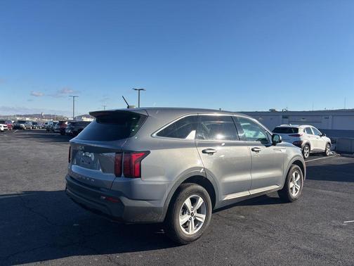 2022 Kia Sorento LX