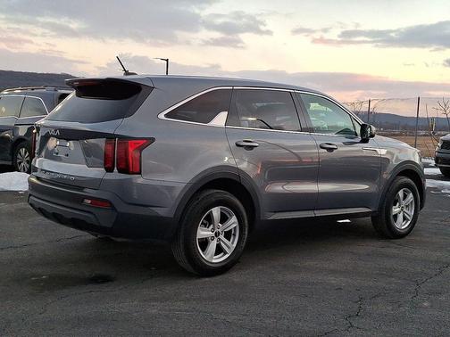 2022 Kia Sorento LX