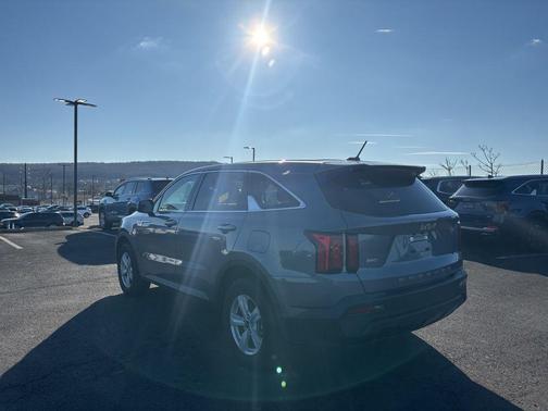 2022 Kia Sorento LX
