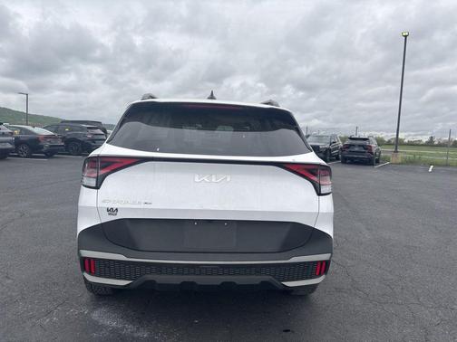 Glacial White Pearl 2024 Kia Sportage S