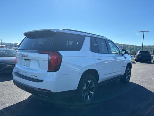Summit White 2025 GMC Yukon AT4