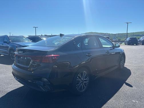 Aurora Black Pearl 2023 Kia Forte GT-Line