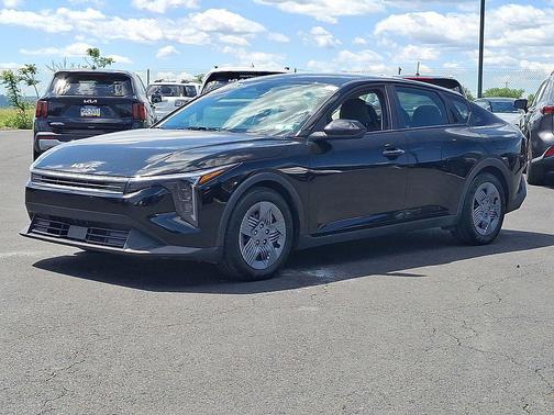 Aurora Black Pearl 2025 Kia K4 LX