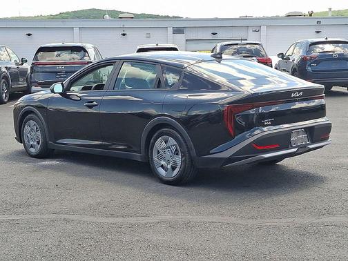 Aurora Black Pearl 2025 Kia K4 LX