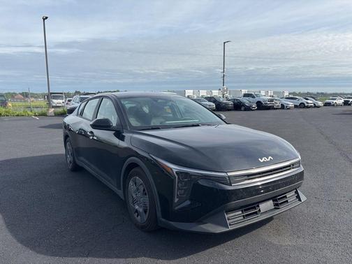 Aurora Black Pearl 2025 Kia K4 LX