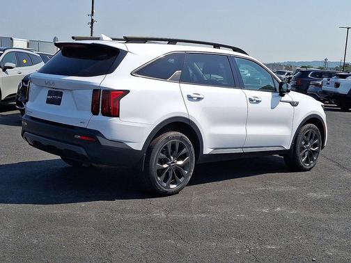 Glacial White Pearl 2023 Kia Sorento X-Line EX
