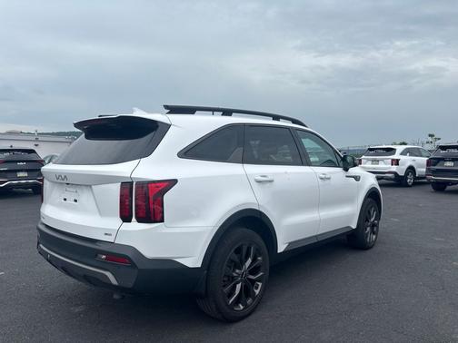 Glacial White Pearl 2023 Kia Sorento X-Line EX