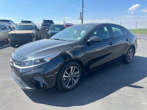 Aurora Black Pearl 2023 Kia Forte LXS