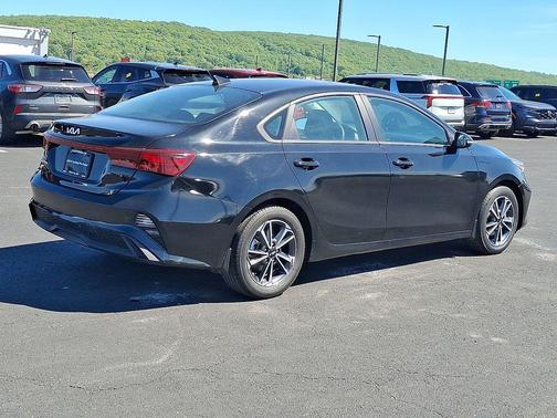 Aurora Black Pearl 2023 Kia Forte LXS