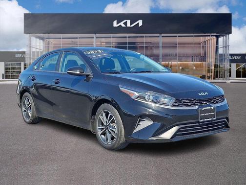 Aurora Black Pearl 2023 Kia Forte LXS