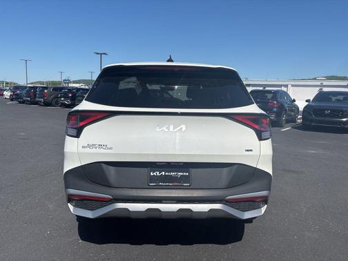 Snow White Pearl 2025 Kia Sportage LX