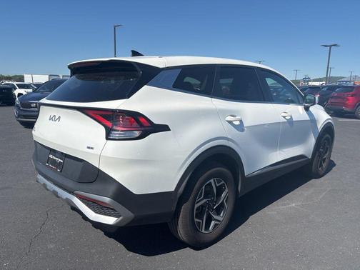 Snow White Pearl 2025 Kia Sportage LX