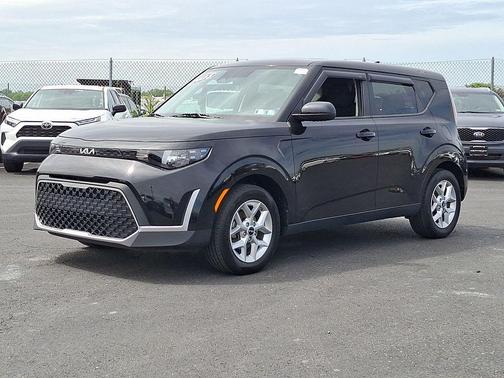 Fusion Black 2023 Kia Soul LX