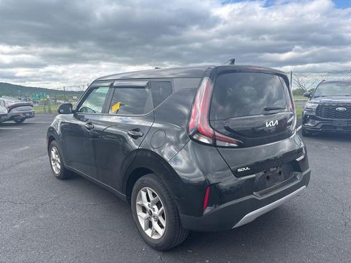 Fusion Black 2023 Kia Soul LX