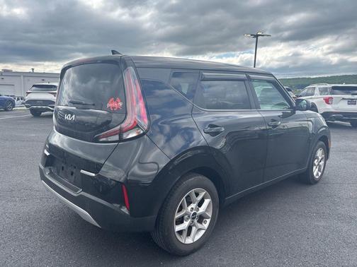 Fusion Black 2023 Kia Soul LX